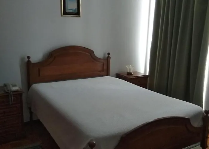 Bed & Breakfast Residencial Real - Antiga Rosas 2*